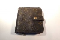 LOUIS VUITTON モノグラム 二つ折り財布　002