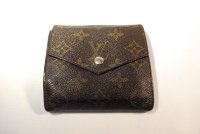 LOUIS VUITTON モノグラム 二つ折り財布　011